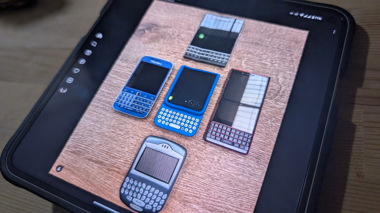 夢の共演。歴代BlackBerryと「RazrBerry（Clicks for Android）」