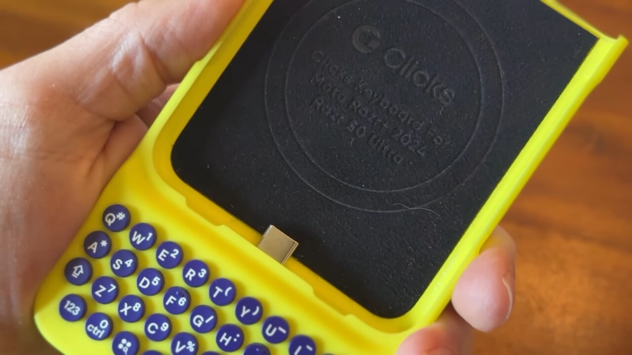 サプライズ！motorola razr 50 ultra「Clicks for Razr」マグネットユニット搭載